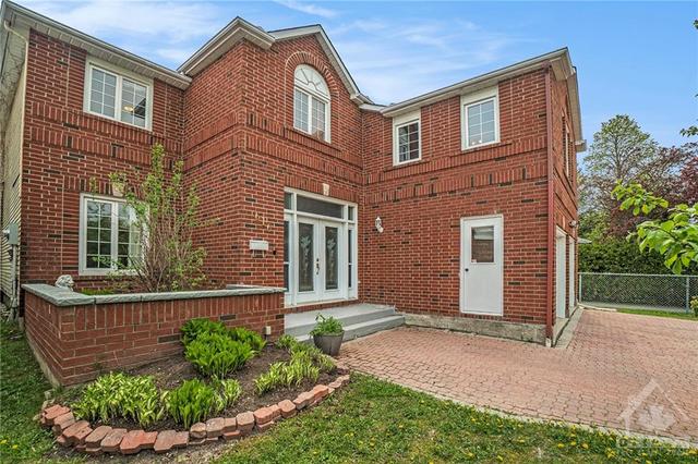 616 Merkley Drive, House detached with 5 bedrooms, 4 bathrooms and 7 parking in Ottawa ON | Image 2