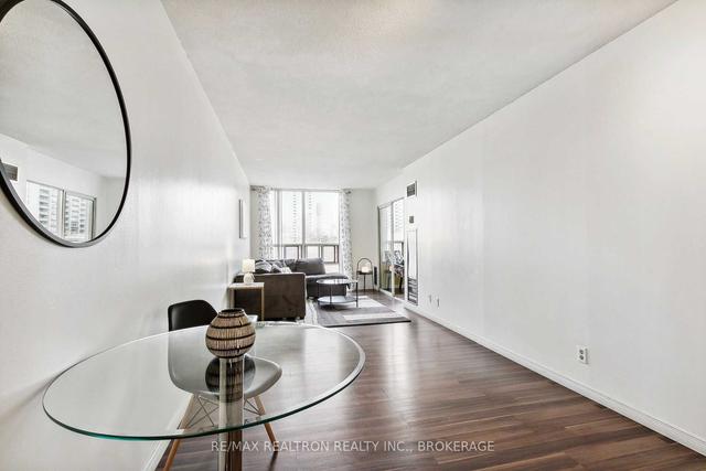 707 - 195 Wynford Dr, Condo with 1 bedrooms, 1 bathrooms and 1 parking in Toronto ON | Image 2