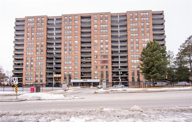 902 - 4 Lisa Street, House attached with 2 bedrooms, 1 bathrooms and null parking in Brampton ON | Image 1