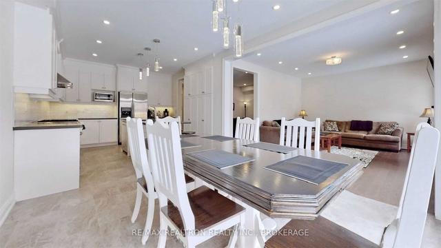 127 Rotondo Cres, House detached with 4 bedrooms, 3 bathrooms and 4 parking in Vaughan ON | Image 9