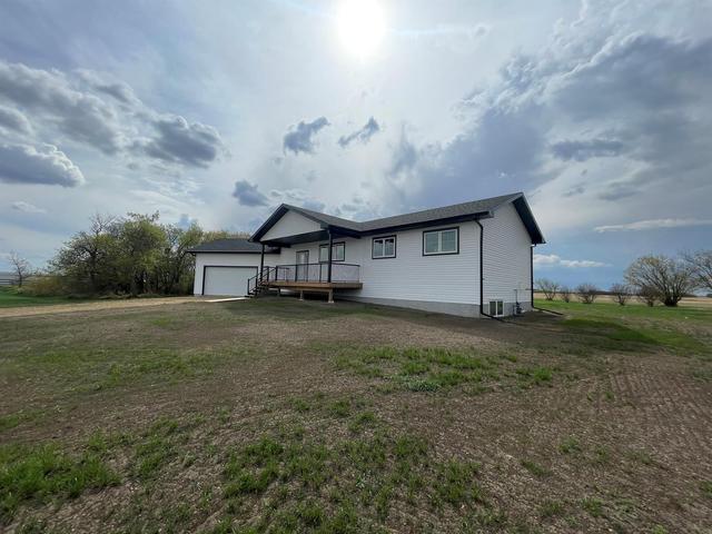 44320 Range Road 164, House detached with 3 bedrooms, 2 bathrooms and null parking in Flagstaff County AB | Image 2