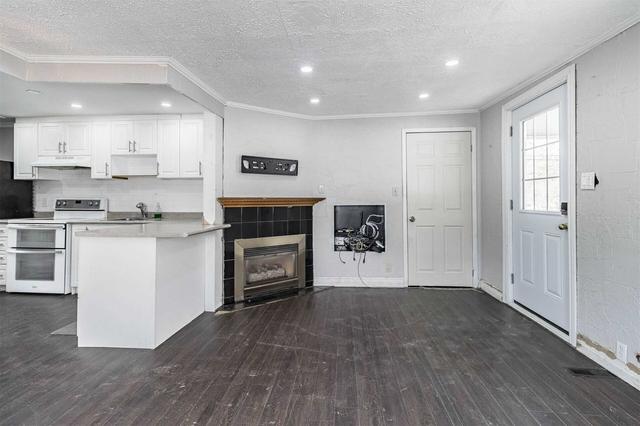7504 Kipling Ave, House detached with 2 bedrooms, 1 bathrooms and 3 parking in Vaughan ON | Image 3