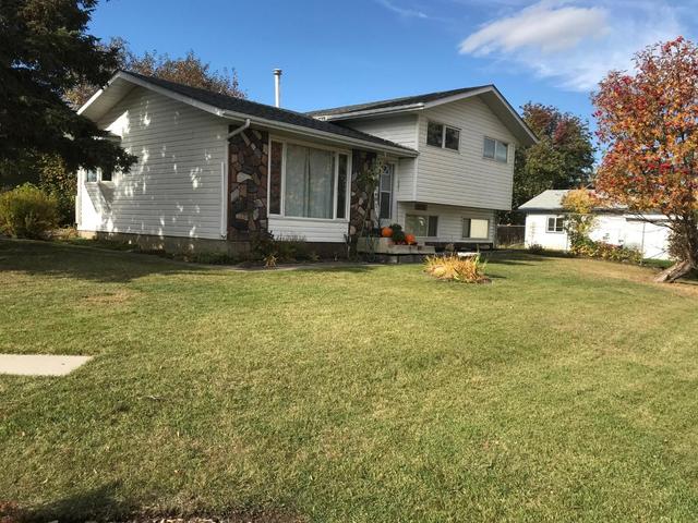 9714 77 Avenue, House detached with 3 bedrooms, 2 bathrooms and 2 parking in Peace River AB | Image 1
