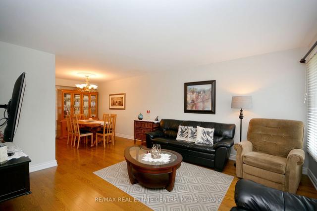 92 Courtleigh Sq, House attached with 3 bedrooms, 3 bathrooms and 3 parking in Brampton ON | Image 38