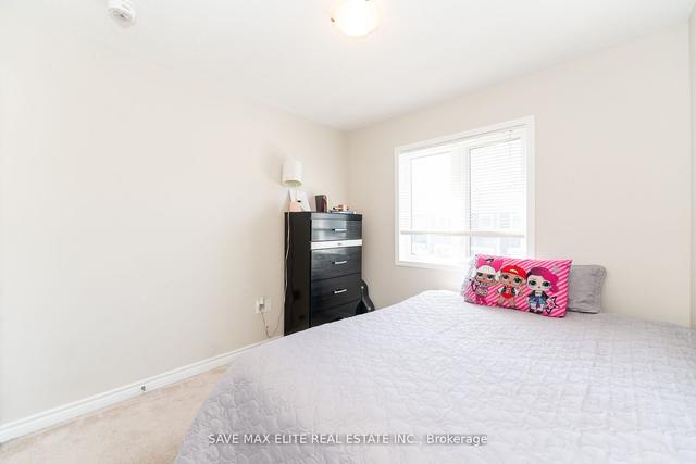 30 Metro Cres, House attached with 3 bedrooms, 3 bathrooms and 4 parking in Brampton ON | Image 13