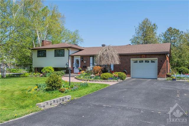 9 Forest Drive, House detached with 3 bedrooms, 2 bathrooms and 4 parking in Rideau Lakes ON | Image 3