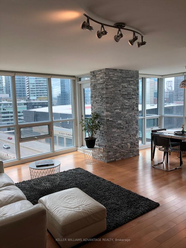 1202 - 18 Harbour St, Condo with 2 bedrooms, 2 bathrooms and 1 parking in Toronto ON | Image 16