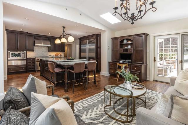 79 Glengowan Rd, House detached with 5 bedrooms, 5 bathrooms and 6 parking in Toronto ON | Image 3