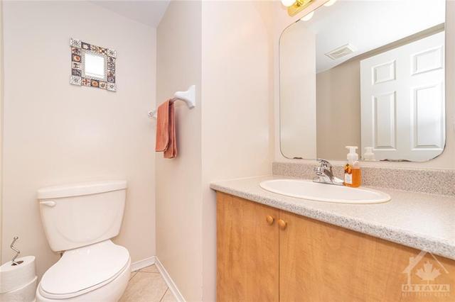 95 Gray Crescent, Townhouse with 3 bedrooms, 3 bathrooms and 3 parking in Ottawa ON | Image 3