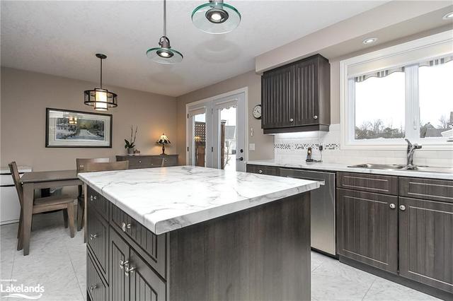 11 Marvin Gardens Boulevard, House detached with 2 bedrooms, 2 bathrooms and 4 parking in Wasaga Beach ON | Image 9