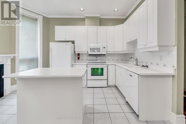 1 - 93 Gloucester St, House detached with 2 bedrooms, 2 bathrooms and 1 parking in Toronto ON | Image 8