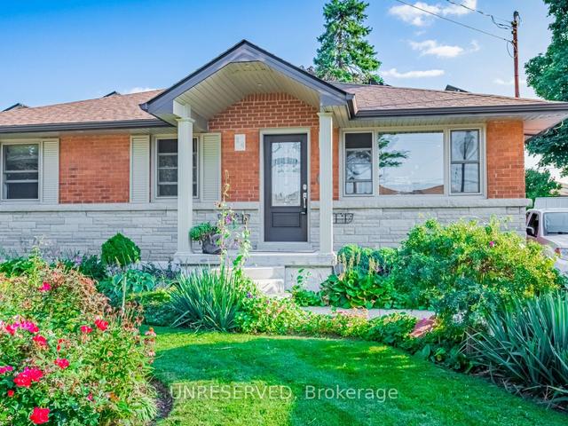 24 Camille Crt, House detached with 2 bedrooms, 2 bathrooms and 4 parking in Hamilton ON | Image 34