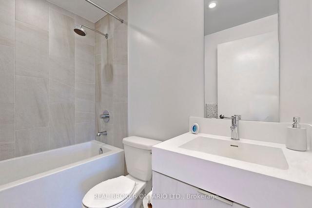 1020 - 35 Tubman Ave, Condo with 2 bedrooms, 2 bathrooms and 1 parking in Toronto ON | Image 11