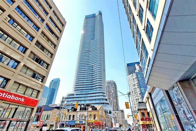 2102 - 11 Wellesley St W, Condo with 2 bedrooms, 2 bathrooms and 0 parking in Toronto ON | Image 1