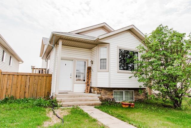 7341 106 Street, House detached with 3 bedrooms, 2 bathrooms and 4 parking in Grande Prairie AB | Image 1