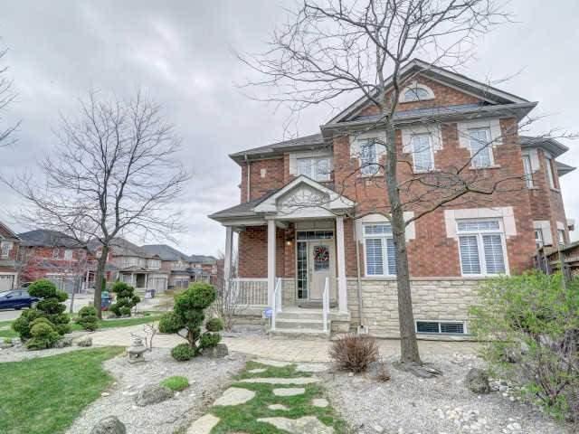 6748 Golden Hills Way, House detached with 4 bedrooms, 4 bathrooms and 2 parking in Mississauga ON | Image 3