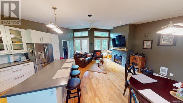 3033 North Rd, House detached with 2 bedrooms, 2 bathrooms and 6 parking in Nanaimo B BC | Image 8