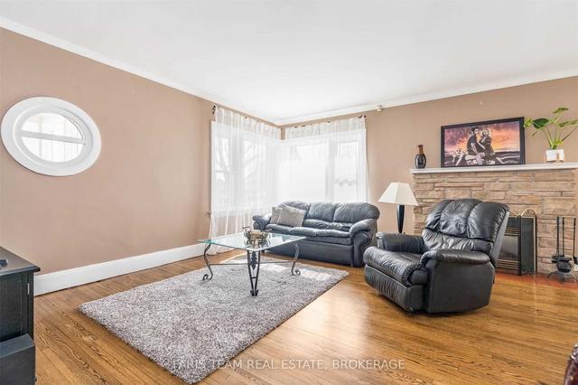 234 Third St, House detached with 2 bedrooms, 2 bathrooms and 6 parking in Midland ON | Image 4