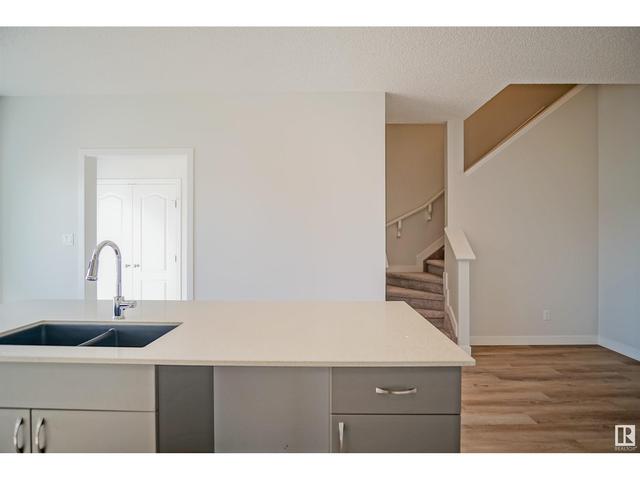2403 Trumpeter Wy Nw, House detached with 3 bedrooms, 2 bathrooms and null parking in Edmonton AB | Image 9