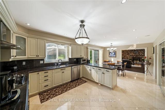 591 Dundas St E, House detached with 5 bedrooms, 4 bathrooms and 32 parking in Hamilton ON | Image 7