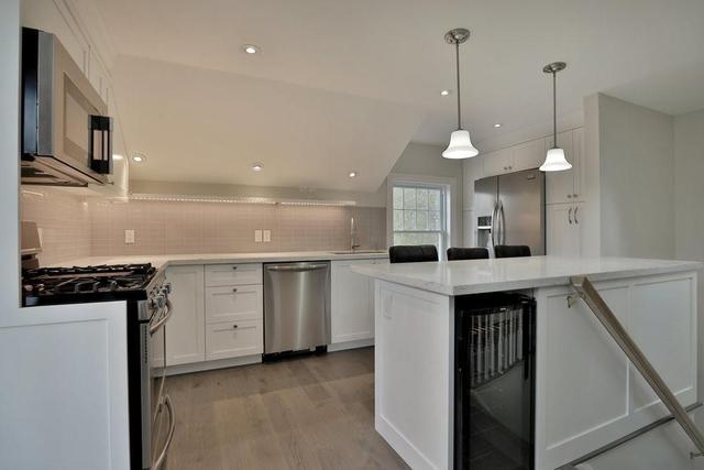 3083 Lakeshore Rd, House detached with 3 bedrooms, 5 bathrooms and 10 parking in Burlington ON | Image 19