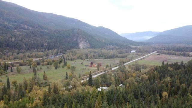 4820 Highway 6, House detached with 4 bedrooms, 2 bathrooms and 99 parking in Central Kootenay H BC | Image 9