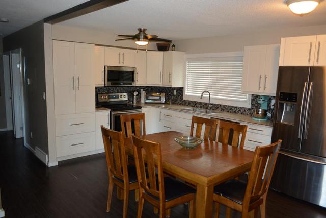 8218 96 Street, House detached with 4 bedrooms, 2 bathrooms and 2 parking in Peace River AB | Image 10