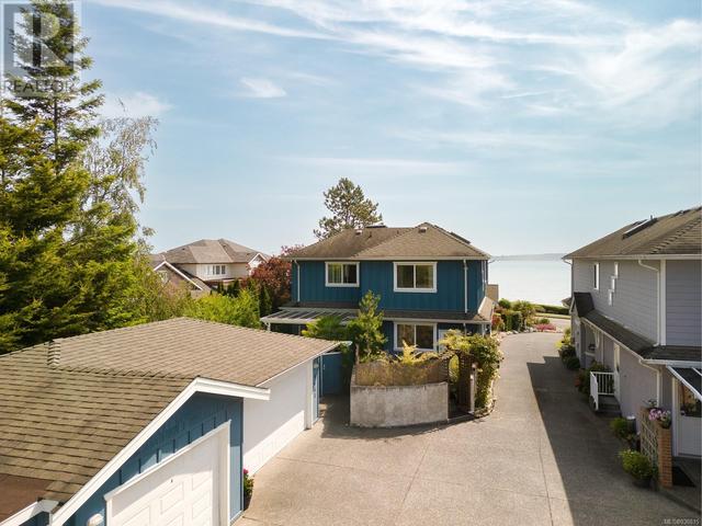 9462 Lochside Dr, House detached with 3 bedrooms, 3 bathrooms and 3 parking in Sidney BC | Image 31