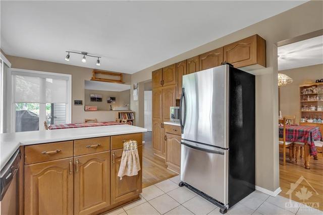 746 Cezanne Crescent, House detached with 4 bedrooms, 3 bathrooms and 6 parking in Ottawa ON | Image 10
