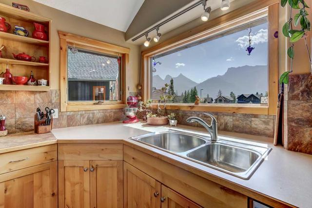 219 Eagle Point, House detached with 5 bedrooms, 4 bathrooms and 4 parking in Canmore AB | Image 7