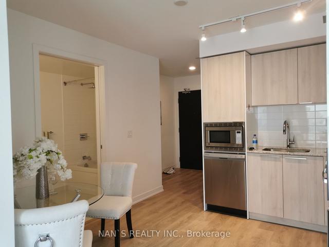 809 - 501 Yonge St, Condo with 2 bedrooms, 2 bathrooms and 0 parking in Toronto ON | Image 13