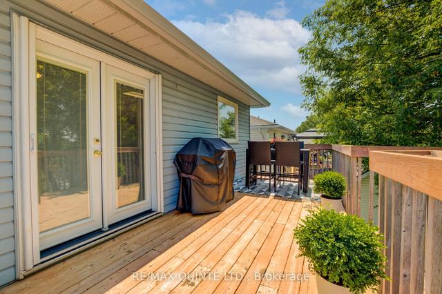 155 Cannifton Rd N, House detached with 2 bedrooms, 2 bathrooms and 6 parking in Belleville ON | Image 5