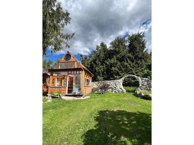 5703 Clement Avenue, House detached with 2 bedrooms, 1 bathrooms and null parking in Central Kootenay B BC | Image 6