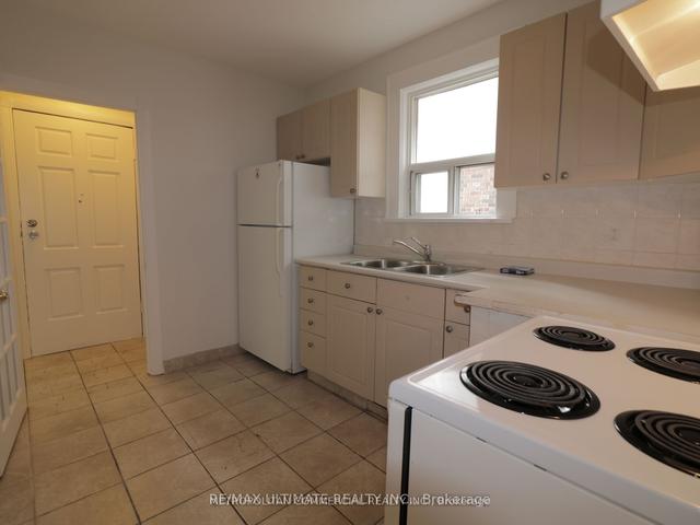 2334 Dufferin St, House detached with 2 bedrooms, 1 bathrooms and 1 parking in Toronto ON | Image 14