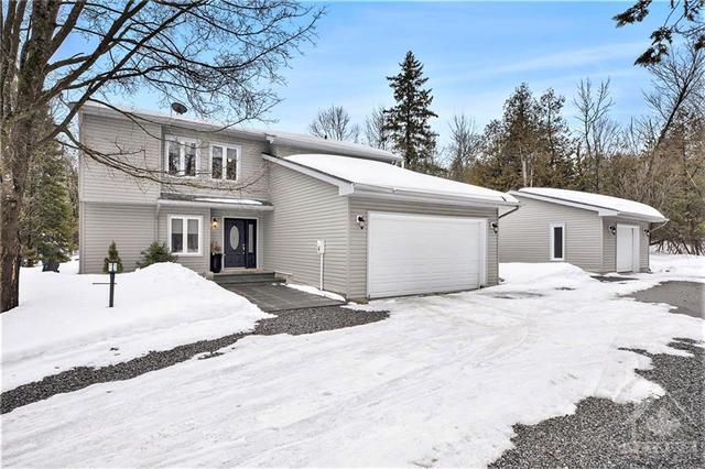 967 Upper Dwyer Hill Road, House detached with 4 bedrooms, 3 bathrooms and 10 parking in Ottawa ON | Image 1