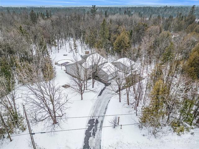 967 Upper Dwyer Hill Road, House detached with 4 bedrooms, 3 bathrooms and 10 parking in Ottawa ON | Image 3