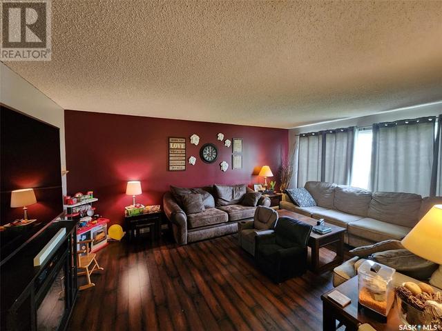 104 1st Avenue N, House detached with 4 bedrooms, 2 bathrooms and null parking in Glenavon SK | Image 17
