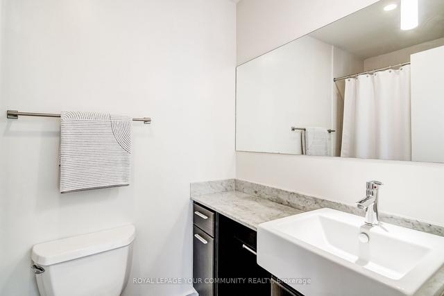 1006 - 770 Bay St, Condo with 2 bedrooms, 2 bathrooms and 1 parking in Toronto ON | Image 6