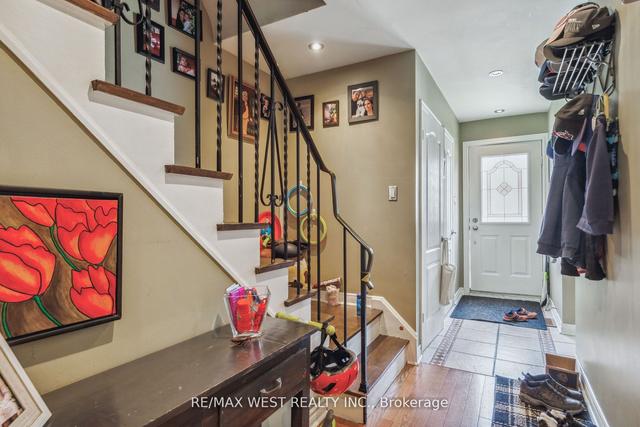 2 - 52 Old Burnhamthorpe Rd, Townhouse with 3 bedrooms, 3 bathrooms and 1 parking in Toronto ON | Image 5