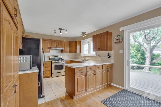 746 Cezanne Crescent, House detached with 4 bedrooms, 3 bathrooms and 6 parking in Ottawa ON | Image 7