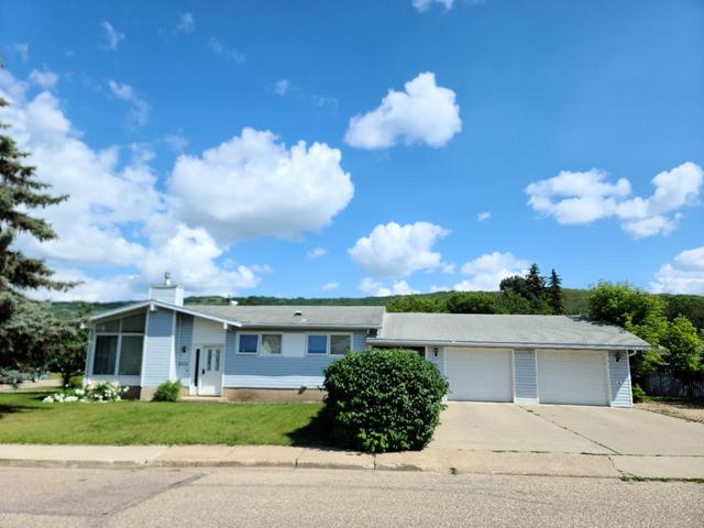 9601 83 Avenue, House detached with 4 bedrooms, 2 bathrooms and 6 parking in Peace River AB | Image 1