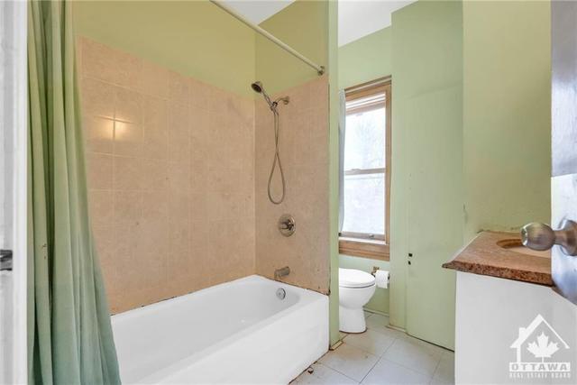 184 Hawthorne Avenue, Townhouse with 3 bedrooms, 1 bathrooms and 4 parking in Ottawa ON | Image 22