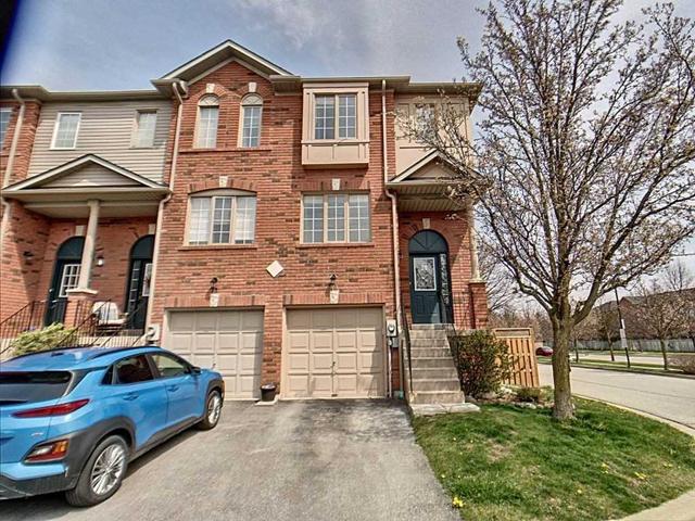 80 Aspen Park Way, Townhouse with 3 bedrooms, 2 bathrooms and 2 parking in Whitby ON | Image 11
