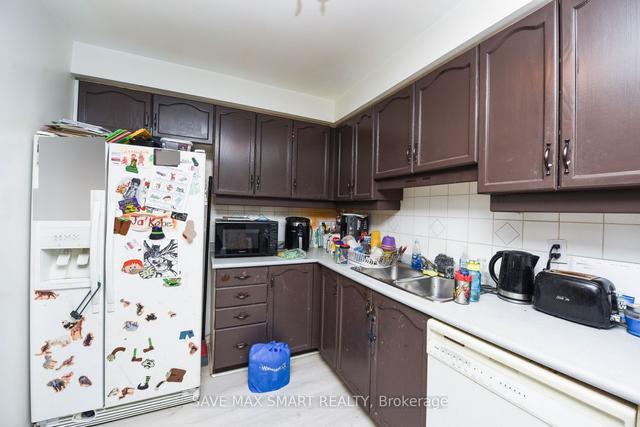103 Chipmunk Cres, House attached with 3 bedrooms, 3 bathrooms and 2 parking in Brampton ON | Image 5