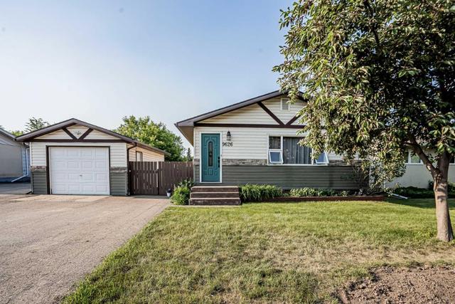 9626 84 Avenue, House detached with 4 bedrooms, 2 bathrooms and 4 parking in Peace River AB | Image 1