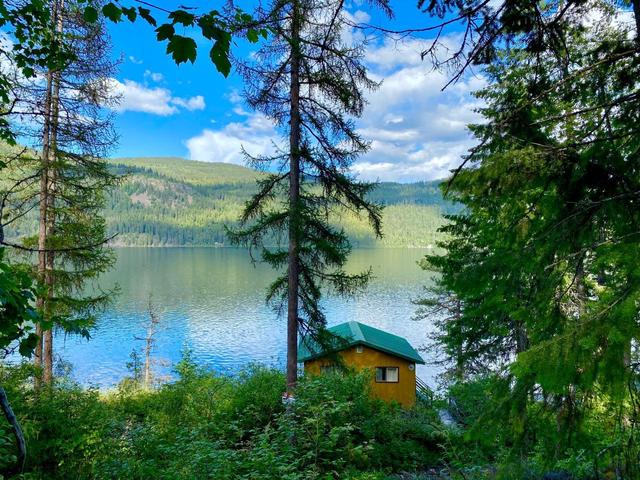 2526 West Lake Drive, House detached with 3 bedrooms, 0 bathrooms and null parking in Kootenay Boundary C BC | Image 4