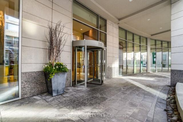 3711 - 2191 Yonge St, Condo with 2 bedrooms, 3 bathrooms and 1 parking in Toronto ON | Image 13