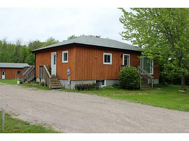1029 4 Flos Rd W, House detached with 2 bedrooms, 2 bathrooms and null parking in Oro Medonte ON | Image 1