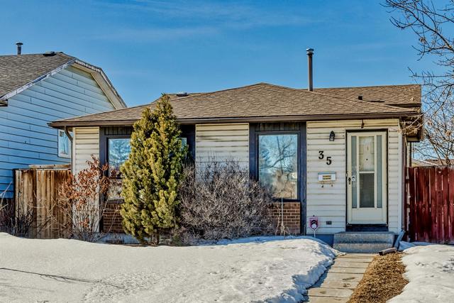 35 Whitehaven Road Ne, House detached with 3 bedrooms, 2 bathrooms and 2 parking in Calgary AB | Image 1