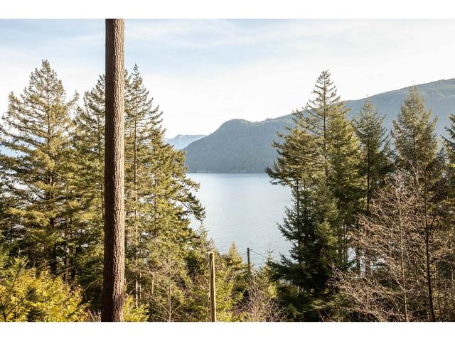 495 Gavin Road, House detached with 2 bedrooms, 1 bathrooms and null parking in Sunshine Coast F BC | Image 2